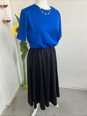 Vintage 80s Fit & Flare Short Sleeve Colorblocked Black & Blue Midi Dress